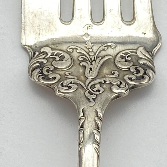 Vintage Holmes & Edwards XIV Serving Meat Fork Silver plate Ornate 7 5/8” Patina - Picture 4 of 8